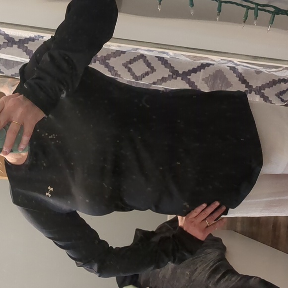 Under Armour Tops - NWT 😬 Under Armour cold gear top, size L